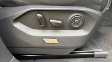 Volkswagen Touareg 3.0 V6 TDI 4Motion Black Edition 5dr Tip Auto Diesel Estate